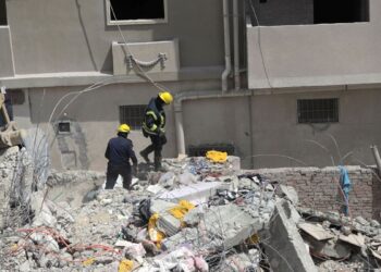 مصر.. مقتل 6 أشخاص في انهيار مبنى بالقاهرة