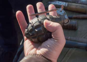 اليمن.. مزاح بقنبلة يدوية يودي بحياة 8 أشخاص