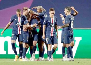 هل يستغني باريس سان جيرمان عن نيمار و13 من رفاقه هذا الصيف؟