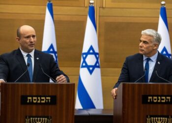 رئيس الوزراء الإسرائيلي المؤقت بينيت: سأدعم لبيد بعد أن أصبح رئيسًا للوزراء