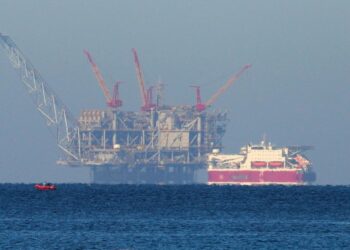 منصة تنقيب عن الغاز لإسرائيل تصل إلى الحدود البحرية مع لبنان