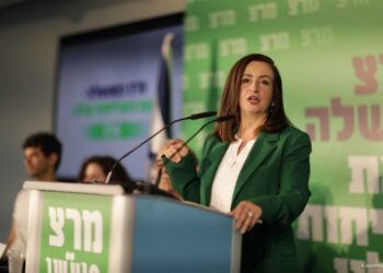 عضو كنيست يؤكد عدم وجود مفاوضات بشأن الاستقالة