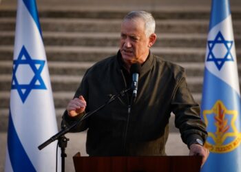 غانتس يصل الهند ويستعد للقاء وزير الدفاع الهندي