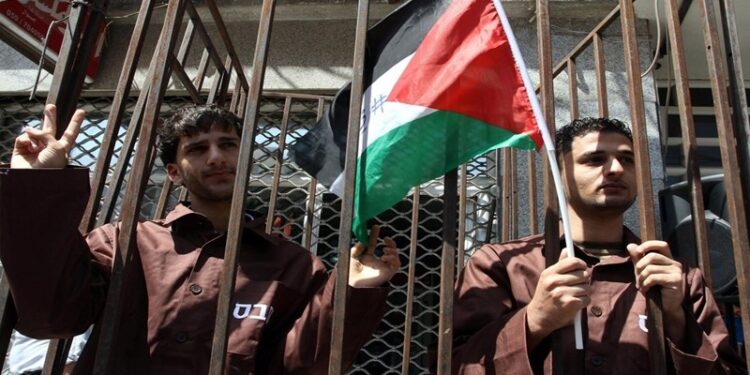 600 Palestinian detainees suffer from chronic illnesses in Israeli jails