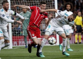 Lewandowski to join FC Barcelona to prove he is better than Benzema