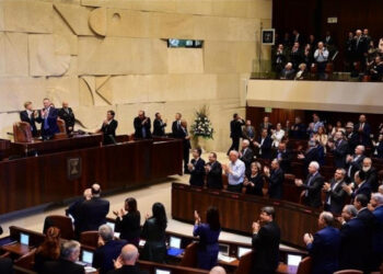 بينيت يحذر من سقوط الائتلاف خلال أسبوعين