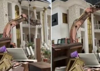 المليونير يهدم القصر الذي شيده لزوجته بعد طلاقها