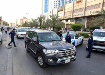 الكويت.. ضبط هندي يقلد صوت فتاة للنصب على أشخاص مقابل أعمال مخلّة