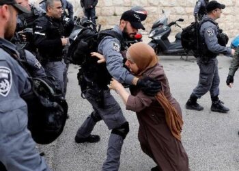 5 فلسطينيات يتم استدعائهم بتهمة توجهن للأقصى 