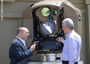 نفتالي بينيت : ستكون تكلفة إعتراض الصاروخ ب 2 دولار فقط, وسنُغير قواعد اللعبة