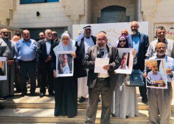 نواب التشريعي التابع لحكومة” حماس” يطالبون بأعاده رواتبهم المقطوعة من الرئيس عباس 