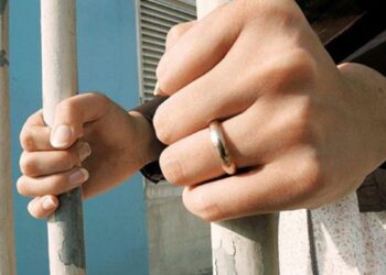 الإمارات.. خادمة تنتقم بعنف من مشغلتها والشرطة تتدخل