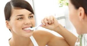 7 Simple Home Ways To Whitening Your Teeth Naturally