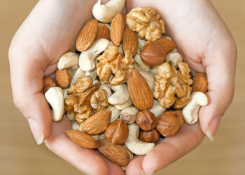 ماذا سيحدث عند تناولك حفنة من المكسرات يوميا؟ 