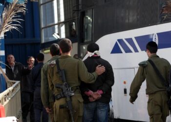 الاحتلال ينقل 18 سجيناً إلى مستشفى سجن الرملة بعد تدهور حالتهم الصحية