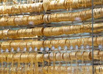 تفسير الذهب في الحلم للنساء والحامل والخاطبة والعزباء