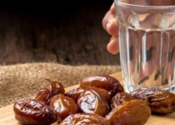 هل يجوز صيام العشر الأوائل من ذي الحجة بنيتين ؟