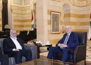 هنية يدعو لبنان لـ”النظر بإيجابية” لحقوق اللاجئين الفلسطينيين