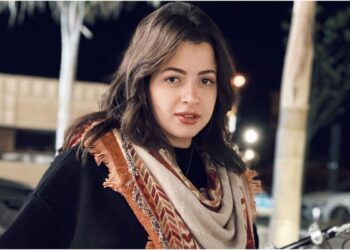 الممثلة المصرية منى فاروق تكشف أسباب كآبتها