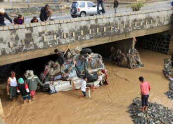 الأمطار والسيول تودي بحياة 10 يمنيين في صنعاء وذمار