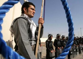 الإعدام لشاب إيراني اعترف باغتصاب 50 فتاة