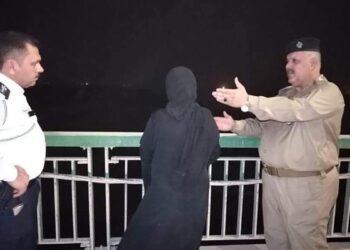 العراق.. شرطي ينقذ امرأة من الانتحار "في اللحظة الأخيرة"