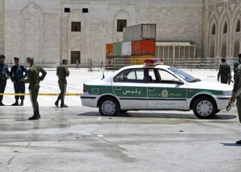 إيران.. اعتقال زعيم شبكة للاتجار بالنساء