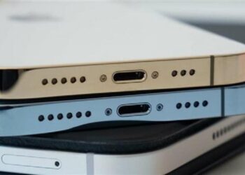 اعتبارًا من العام المقبل ، تقدم Apple هاتفًا مزودًا بمنفذ USB C