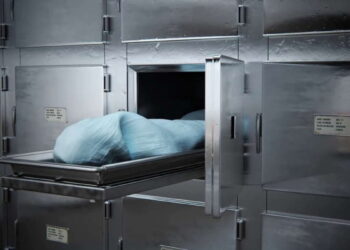 مصرية تدخل المشرحة لسرقة بصمات شقيقتها المتوفاة.. والسبب صادم