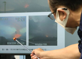 إخلاء بلدتين في جنوب اليابان بعد ثوران بركان ساكوراجيما