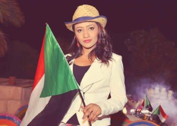 تعاطف مع الفنانة السودانية منى مجدي المصابة بالسرطان عقب نشرها صورة مؤثرة