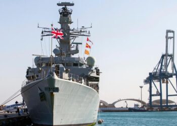 The British warship seizes advanced Iranian missiles headed for Yemen