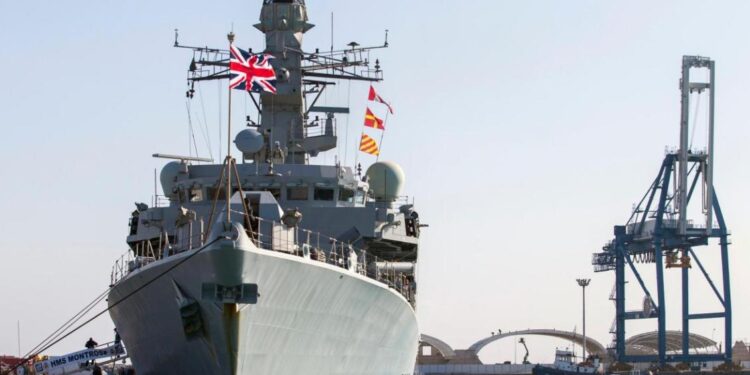 The British warship seizes advanced Iranian missiles headed for Yemen