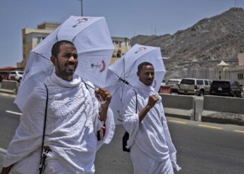 الحجاج على صعيد عرفات لتأدية "الركن الأعظم"