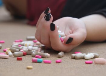 مصر.. انتحار فتاة بـ"قرص سام" لهذا السبب