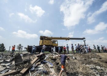 At least 22 dead, 33 injured in a road accident in southern Egypt