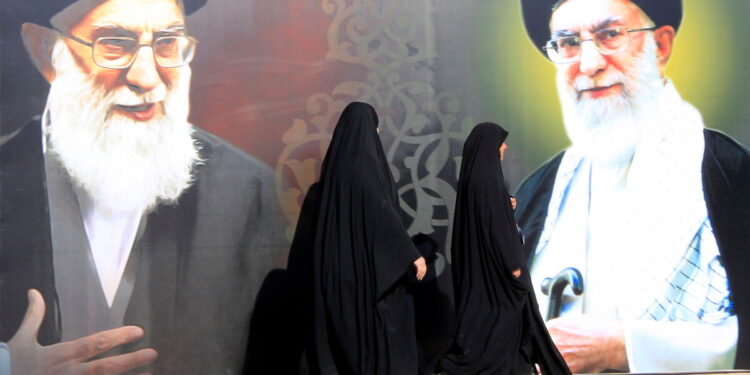 مقتل ضابط إيراني جراء تطبيق قانون فرض الحجاب