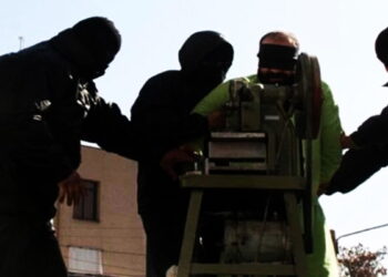 بتر أصابع رجل أدين بالسرقة في إيران