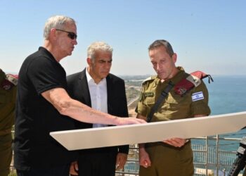 لبيد: أي شخص يحاول مهاجمتنا سوف يعلم بسرعة أنه ارتكب خطأ فادحًا