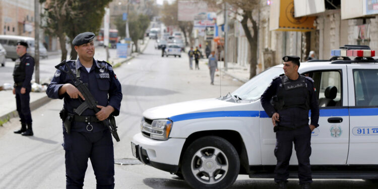 الأردن.. شخص يطعن زوجته أمام محكمة في الكرك