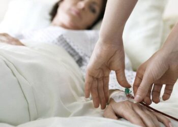 مصر.. وفاة أم وطفلتها بسبب وجبة غذائية فاسدة