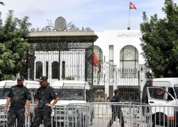 تونس.. روايات متضاربة حول انتحار "صابرين" برمي نفسها من جسر والقضاء يحقق