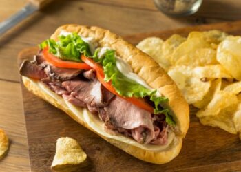 ساندويش روست بيف بالخضار للدايت