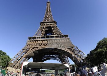 تقارير عن ضرورة المعالجة الكاملة للصدأ في برج إيفل