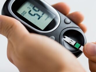 أهم العادات الغذائية للمحافظة على توازن السكر بالدم