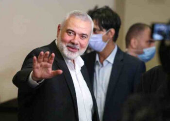 على رأس وفد قيادي.. هنية يبدأ زيارة للجزائر للمشاركة في احتفالات الثورة