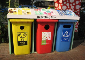 قطاع غزة: ماذا نعرف عن عملية "تدوير النفايات" وعوائدها؟