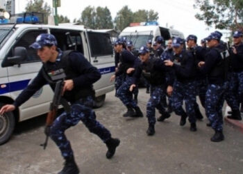 انتحل صفة رجال أمن وأطباء.. القبض على مطلوب للعدالة منذ 5 سنوات برام الله