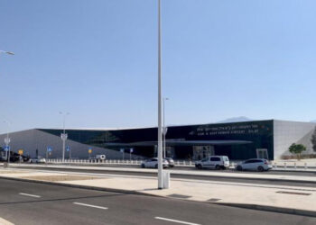 صحيفة إسرائيلية: استعدادات لتسيير أول رحلة طيران لفلسطينيين عبر مطار (رامون)