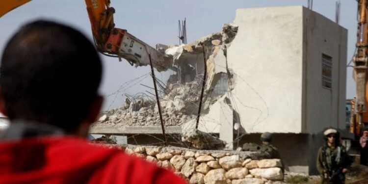 92 new destruction charges against Jerusalemite families with eviction from houses